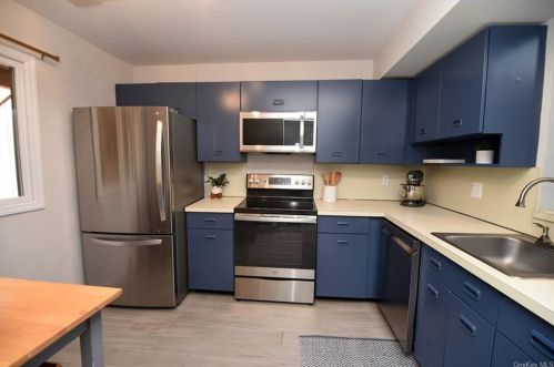 1210 Eagle Bay Dr, Crotonville NY  10562-2355 exterior