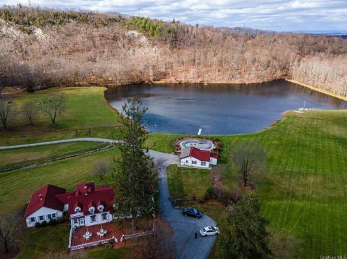 547 Bull Mill Rd, Chester, NY 10918-4702