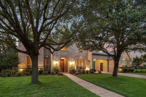 2209 Roadrunner Dr, Lewisville, TX 75022-7885