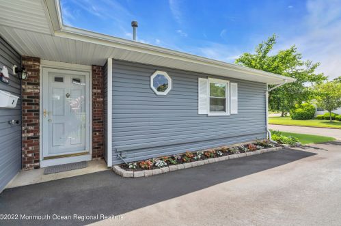 2 Campion Ct, Bricktown NJ  08724-1909 exterior