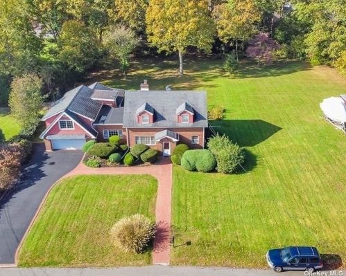 303 7th St, Elwood, NY 11731-2824