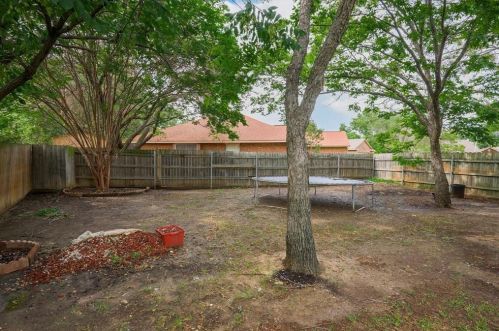 1401 Sedalia Ct, Lewisville TX  75028-2136 exterior