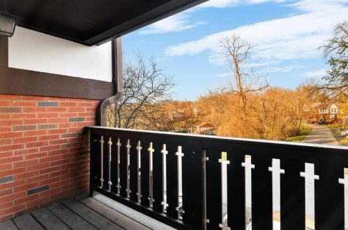 107 Forest Edge Dr, Sewickley PA  15143-8928 exterior