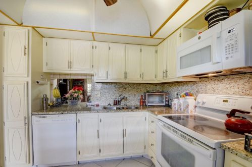 300 26th Ave, Boynton Beach, FL 33435-2063