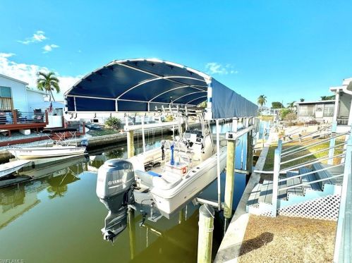 4693 Leilani Ln, Bonita Springs, FL 34134-7133