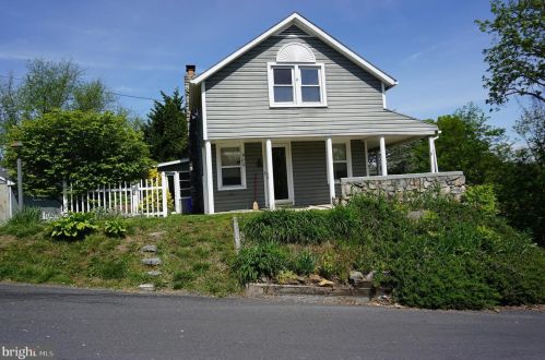 900 Locust St, Mount Wolf, PA 17347-9508