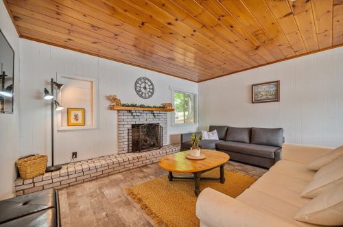 44 Roberts Cove Rd, Wakefield NH  03872-4741 exterior