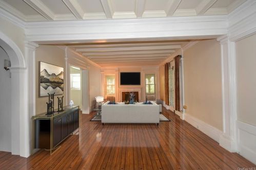33 Sycamore Ave, Mount Vernon, NY 10553-1215