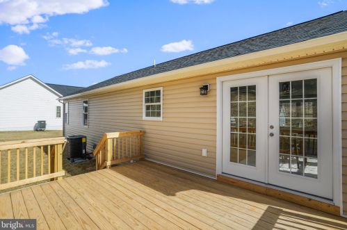 1198 Happy Ridge Dr, Front Royal VA  22630-5302 exterior