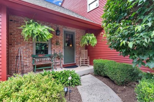 55 Hearthstone Dr, Cheshire, CT 06410-2919