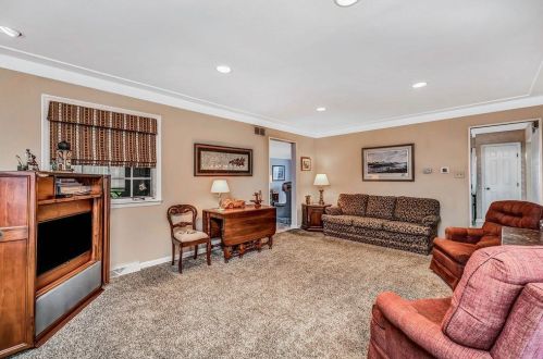 2002 Beechcroft Ct, Cincinnati OH 45233-1713 exterior