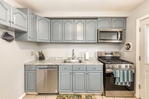 569 Beech St, Babylon NY  11703-1731 exterior