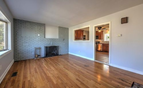 25 Sprucedale Dr, Waterbury, CT 06706-2839