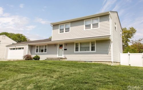 19 Surrey Ln, East Brunswick, NJ 08816-3427