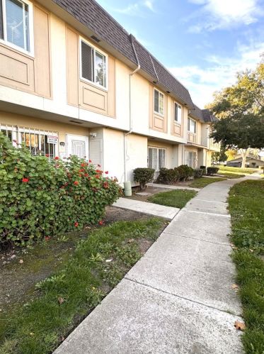 2746 Fricka Ct, San Jose, CA 95121-2024