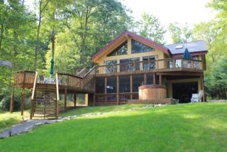 166 Fawn Lake Dr, Hawley, PA 18428-4021
