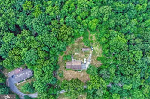 390 Twin Valley Rd, Marsh, PA 19520-8997