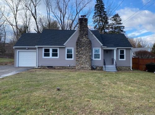 26 Clough Rd, Waterbury, CT 06708-1818