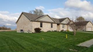 3251 Sioux Dr, Piqua, OH 45356-8222
