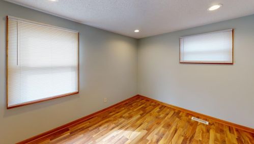 7236 Southeastern Ave, Hammond, IN 46324-2132