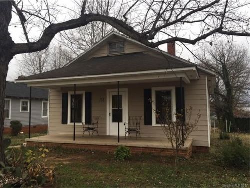 151 Woodlawn Dr, Statesville, NC 28677-3652