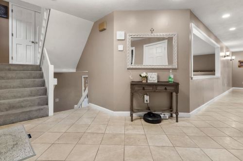 8 Kipford Way, Nashua NH 03063-1504 exterior