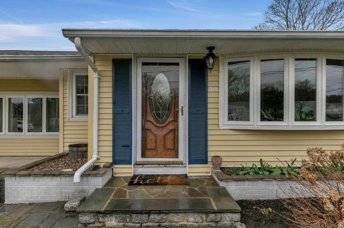 10 Meadow Dr, Waterford, CT 06385-4344