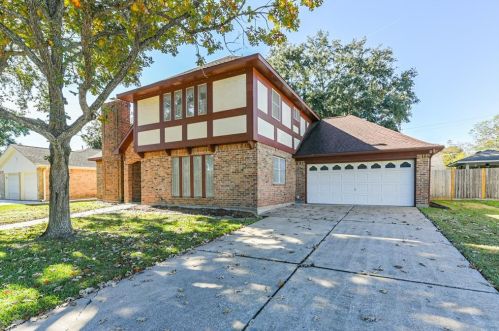 3014 Shady Creek Dr, Pearland, TX 77581-5630