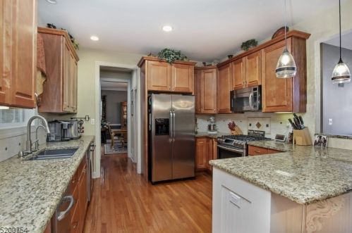 11 Cedar Ct, Hackettstown NJ  07840-2850 exterior