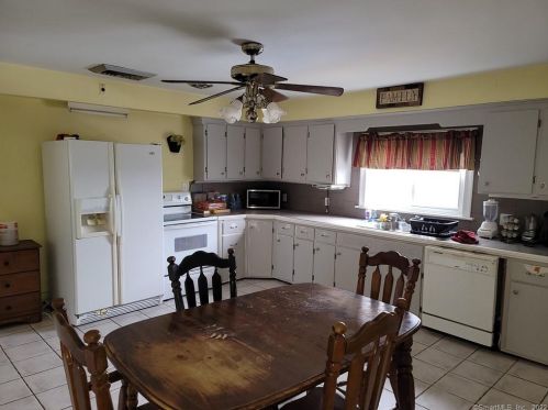 258 Sentinel Hill Rd, Derby, CT 06418-2442