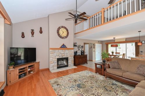 28842 Stone Ridge Ct, Waterford WI  53185-5609 exterior