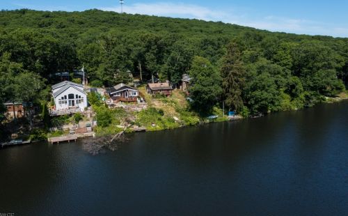 22 Setting Sun Trl, West Milford Lakes NJ  07480-4157 exterior