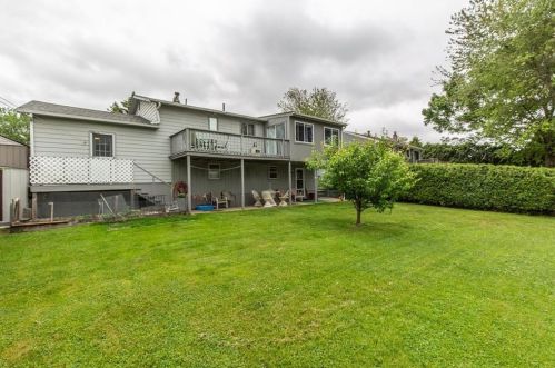 79 Thelma St, North Providence RI  02904-4560 exterior