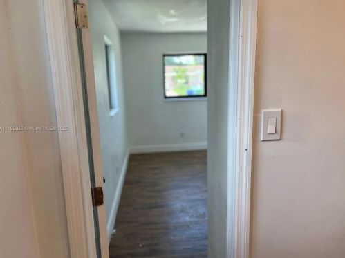 7020 27th Ct, Hollywood FL  33023-3706 exterior