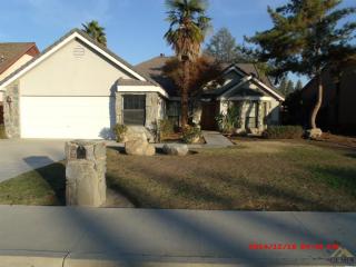 914 Redwood Ave, Pond, CA 93280-1542