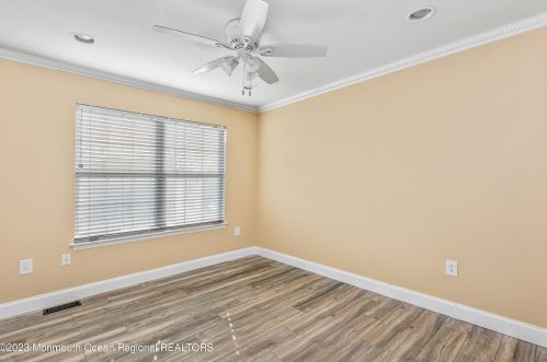 32 Picket Pl, East Freehold NJ  07728-9532 exterior