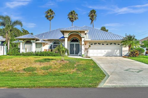 165 Joy Haven Dr, Sebastian, FL 32958-6201