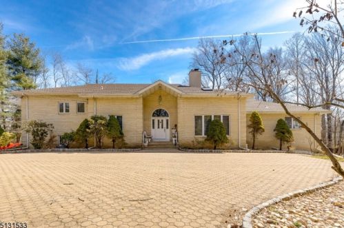 1390 Raritan Rd, Scotch Plains, NJ 07076-2825