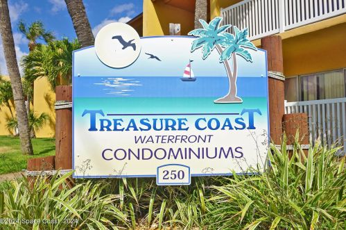 250 Banana River Dr, Merritt Island FL  32952-2500 exterior