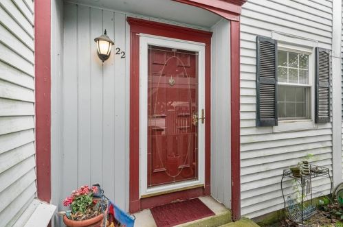 22 Rising Trail Ct, Middletown, CT 06457-1676