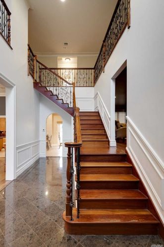 616 Barnard Ave, Woodsburgh, NY 11598-2710