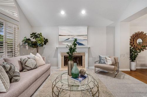 3800 Sherbrook Dr, Santa Rosa, CA 95404-2745