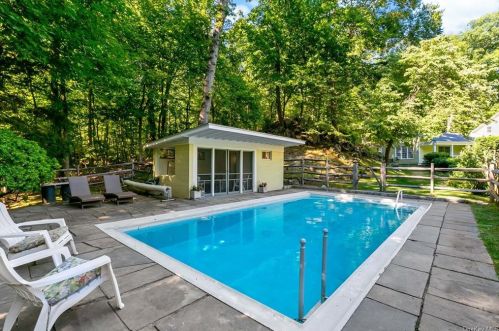 355 Croton Dam Rd, Crotonville, NY 10562-1703