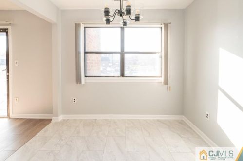 109 Sharon Garden Ct, Woodbridge NJ  07095-4308 exterior