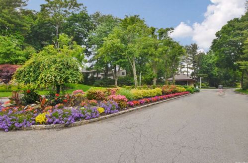 143 Foxwood Dr, Muttontown, NY 11753-1120