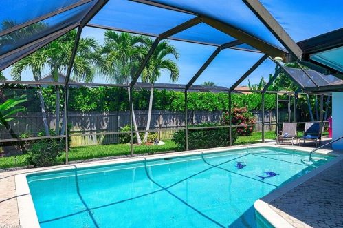 320 Hazelcrest St, Marco Island FL  34145-5230 exterior