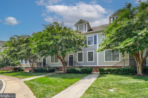 6 Village Green Dr, Millville, DE 19970-3200