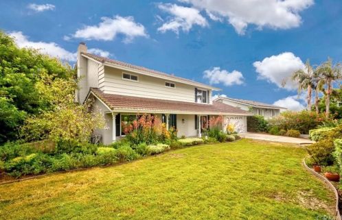 2017 Las Lanas Ln, Fullerton CA  92833-1706 exterior