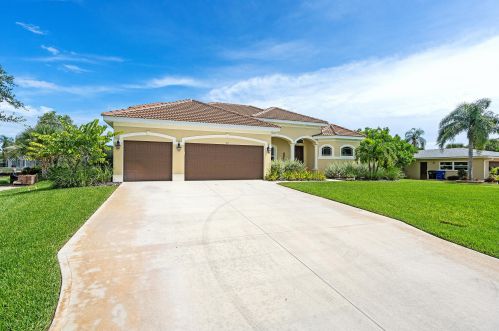 22 Seahorse Ln, Vero Beach, FL 32960-5231