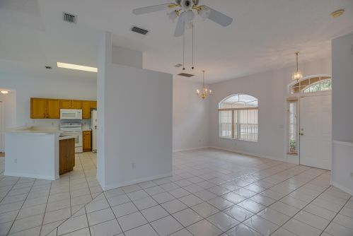 543 Prado Ave, Fort Pierce, FL 34983-8753